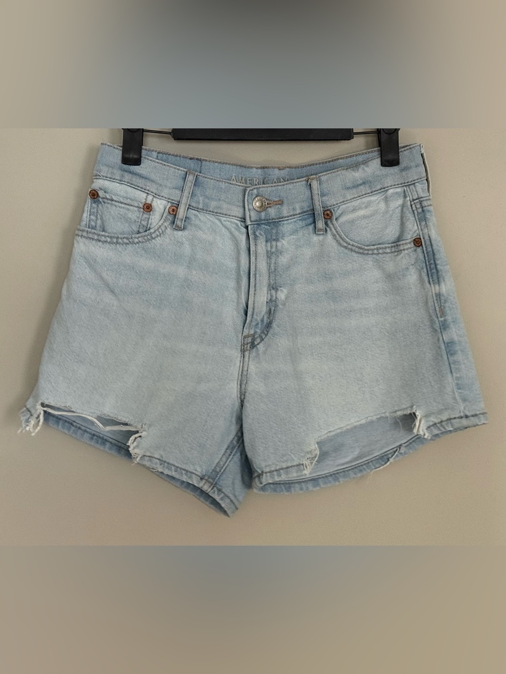 American Eagle Women’s Light Wash Relaxed Denim Shorts - Size 00